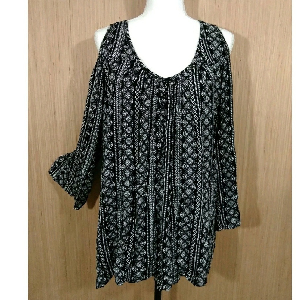 Lovesick Black And White Cold Shoulder Top Size 2